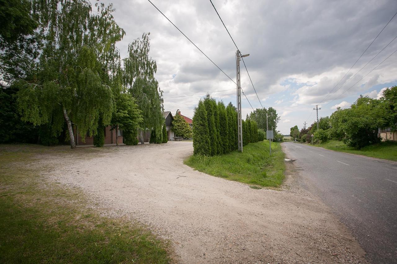 Вилла Forras Vendeghaz Dunaegyhaza Экстерьер фото